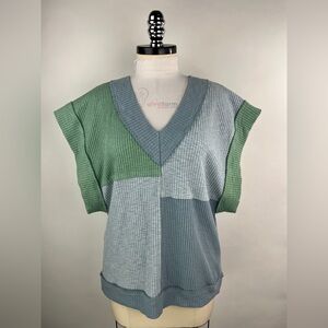 💚 3029. Color Blocking Ribbed V-Neck Top